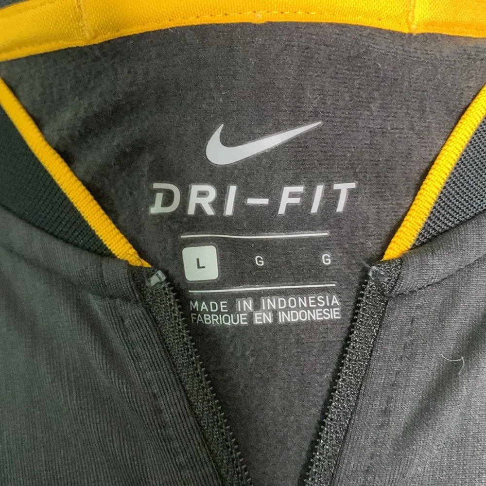 Nike Dri Fit Iowa Hawkeyes Pullover black Large 1/4 Zip Long Sleeve Nike dry fit